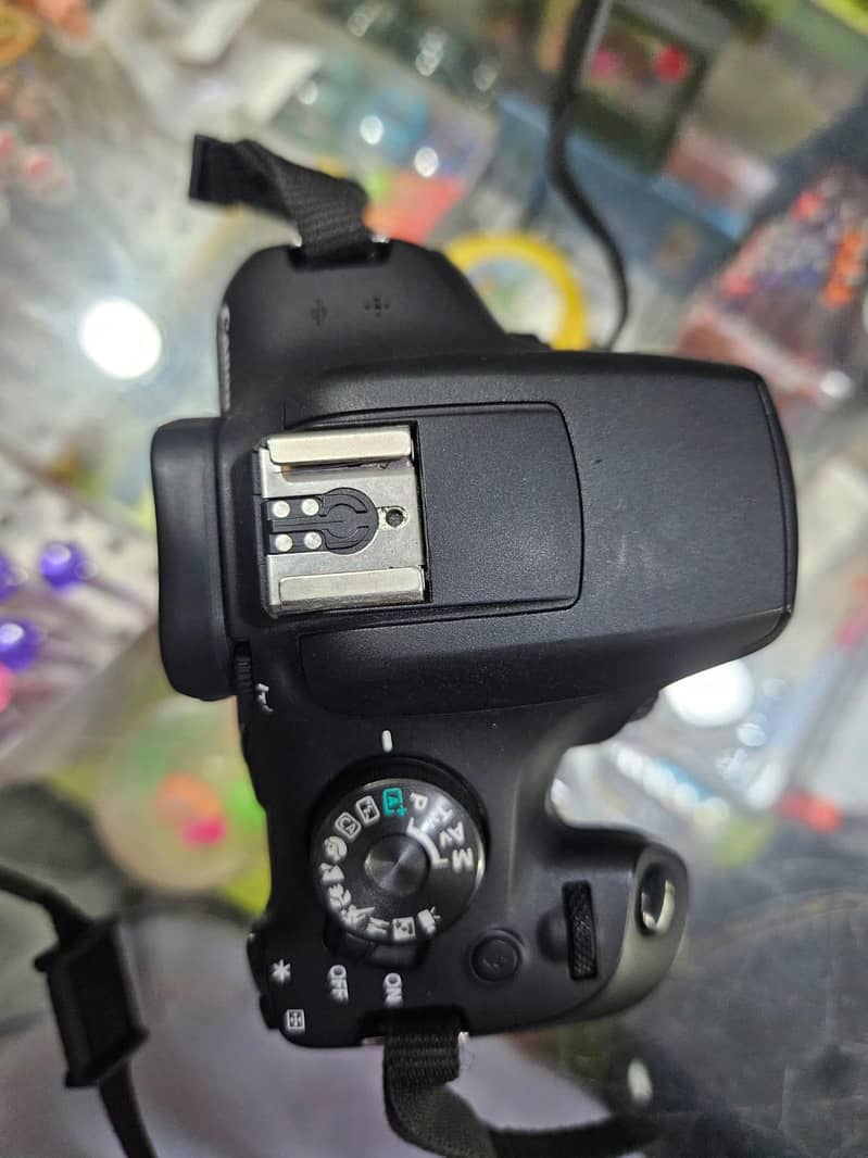 Canon 2000D EOS 4