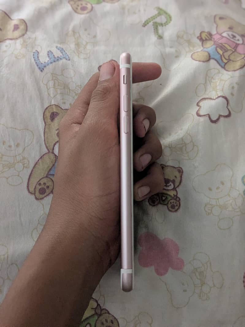 Apple iPhone 7 2