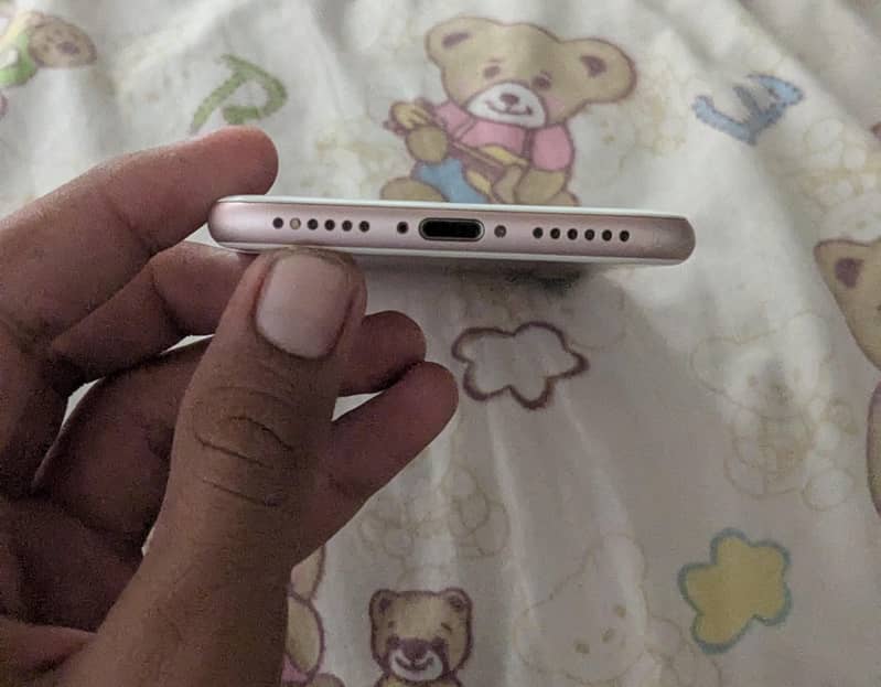 Apple iPhone 7 4