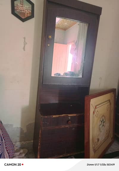 bed matters and tressing table