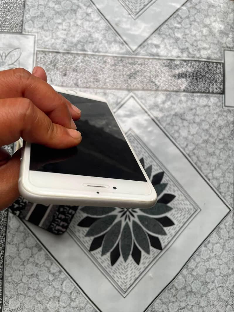 Apple iPhone 6S Plus 4