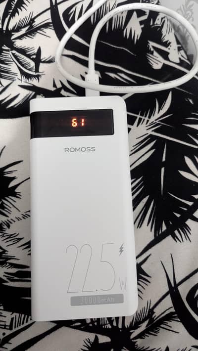 ROMOSS SENSE 8PF 30000mah price negotiable