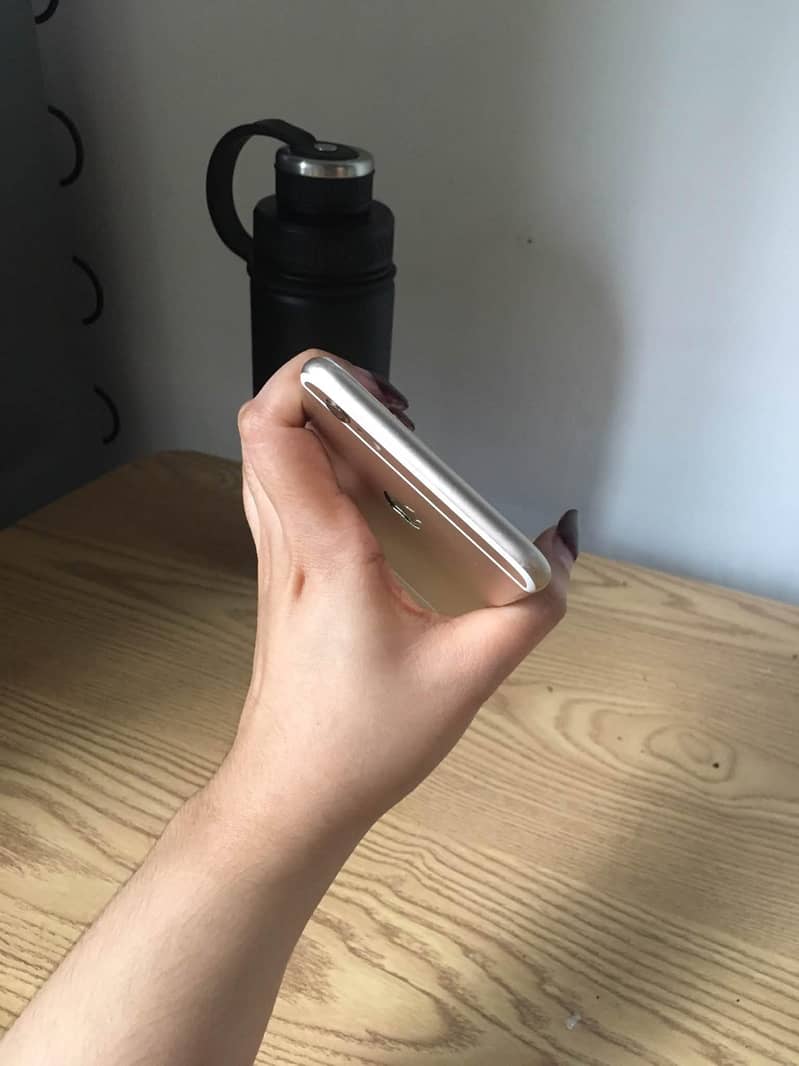 Apple iPhone 6S Plus 4