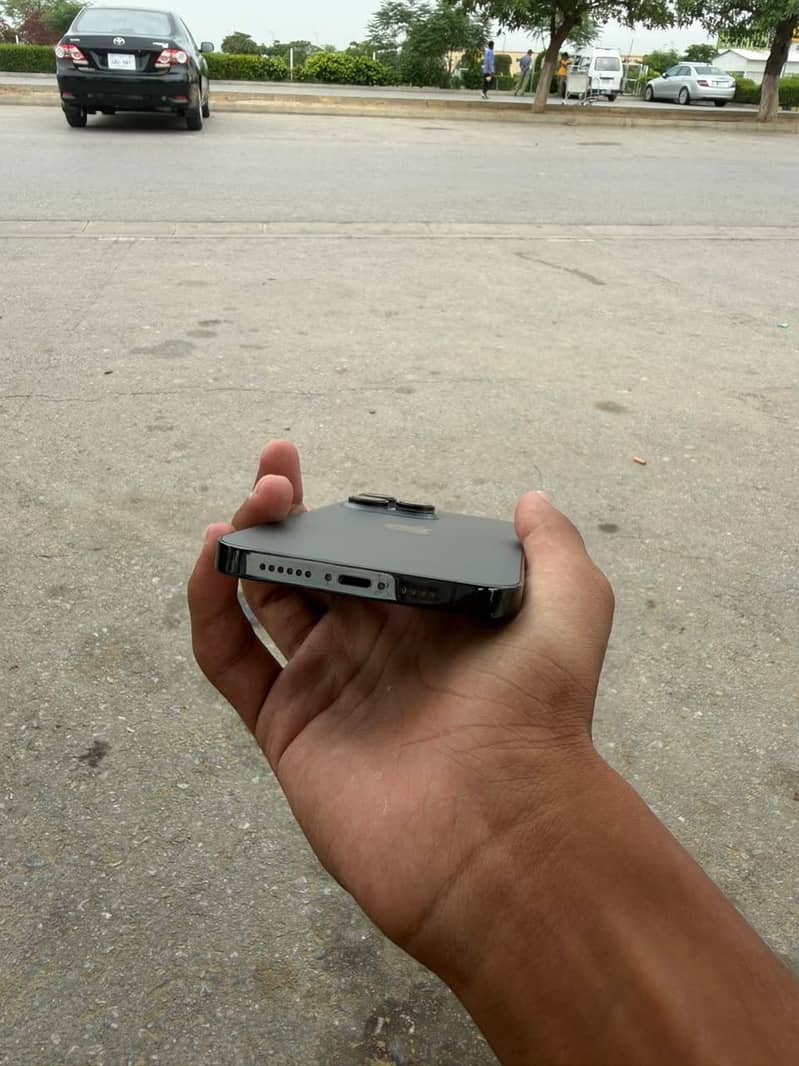 iPhone 14 Pro Max 2