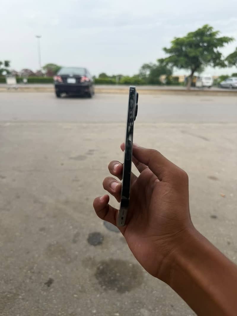 iPhone 14 Pro Max 4