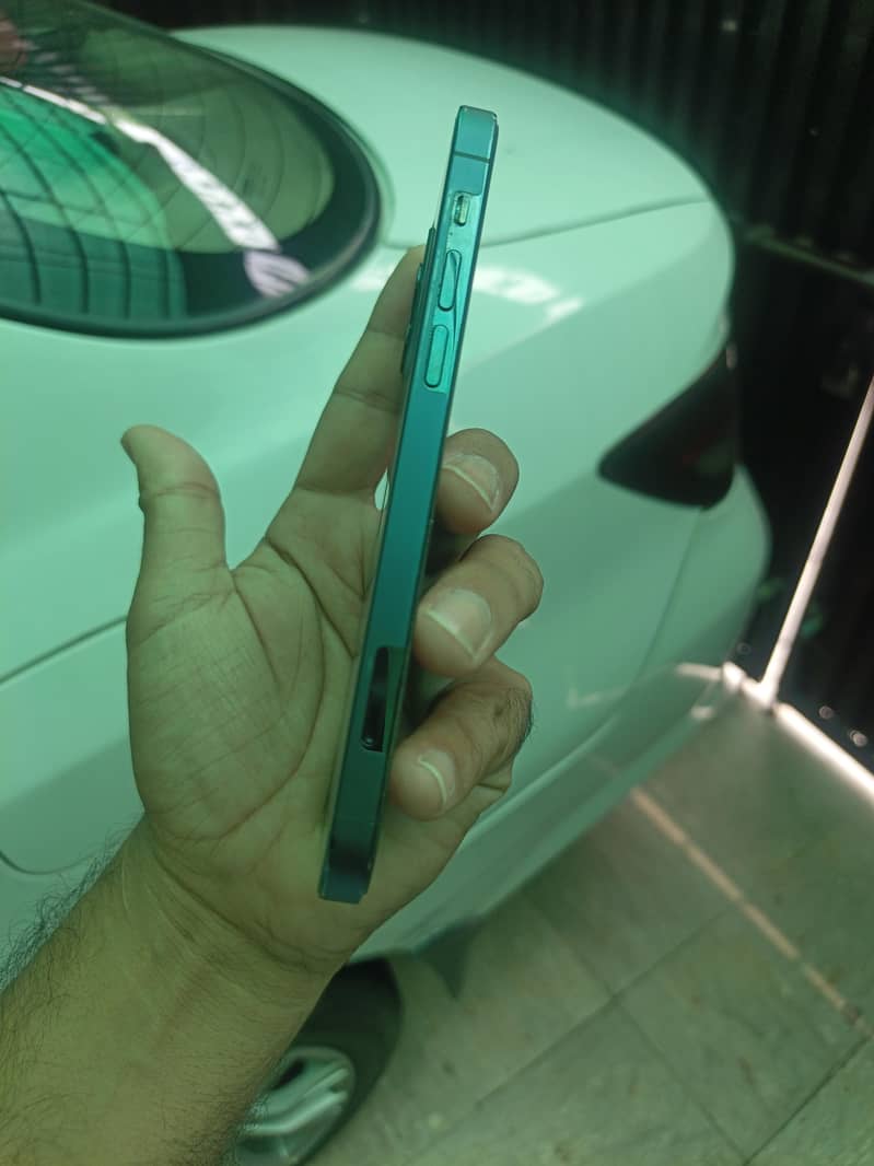 iphone 12 pro 4