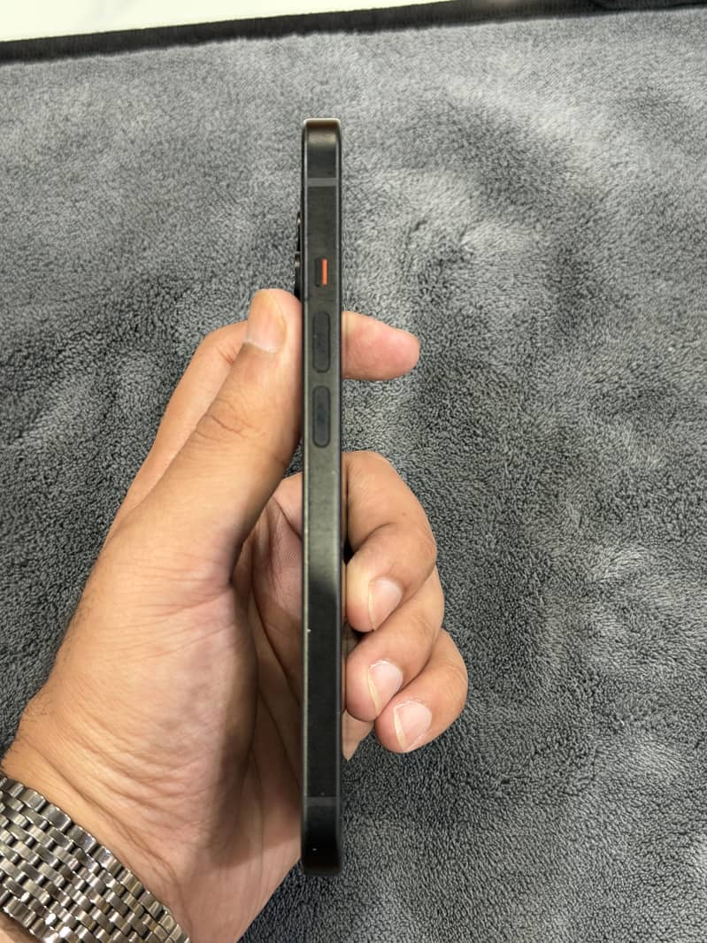 Apple iPhone 15 4