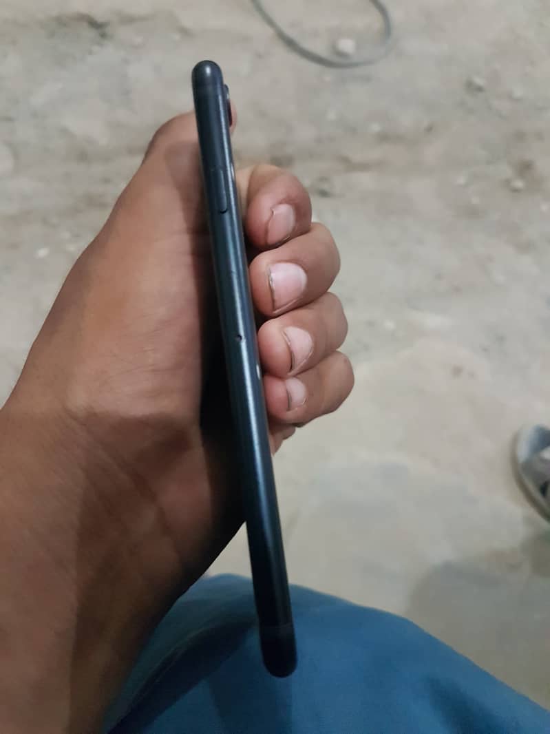 Apple iPhone SE3 4