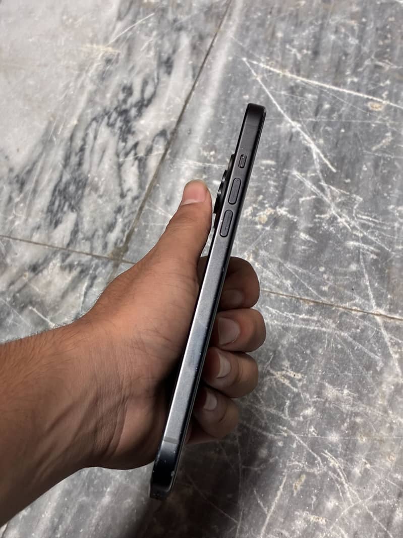 iPhone 15 plus 4