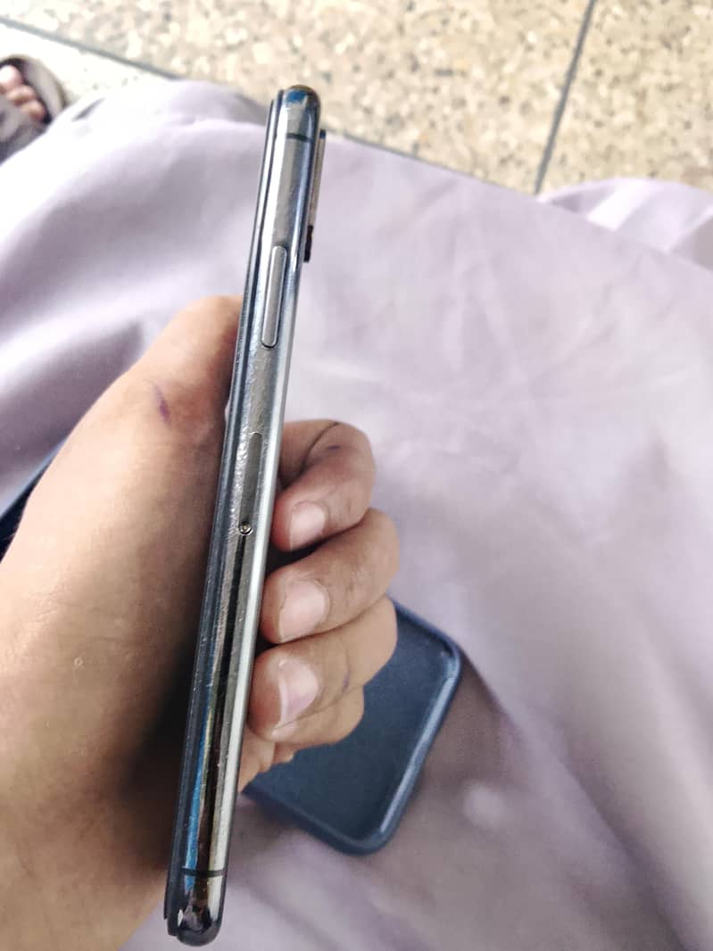 Apple iPhone X 2