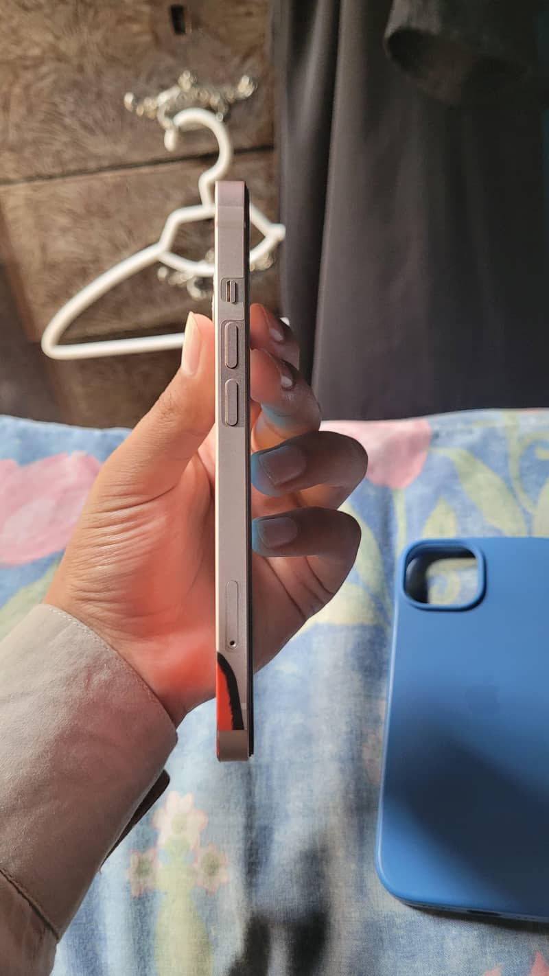 Apple iPhone 13 4