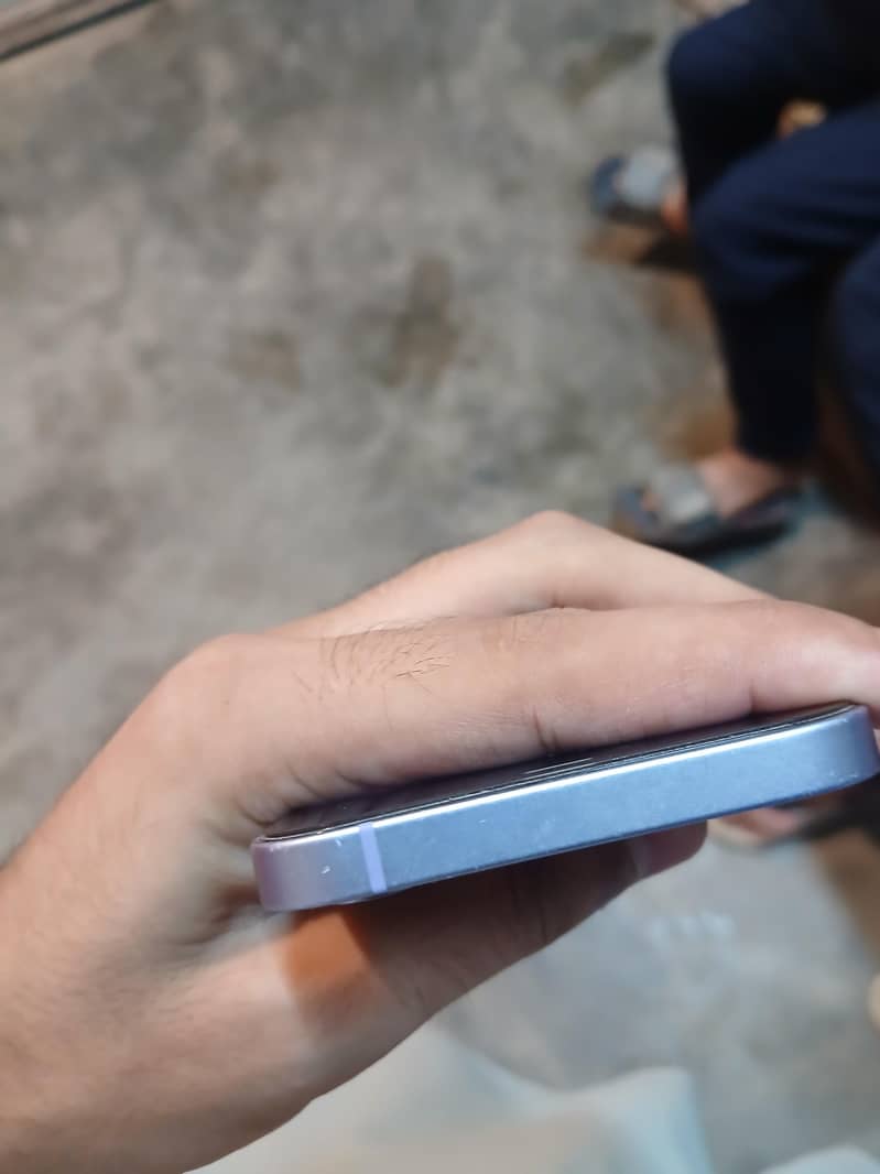 Apple iPhone 12 4