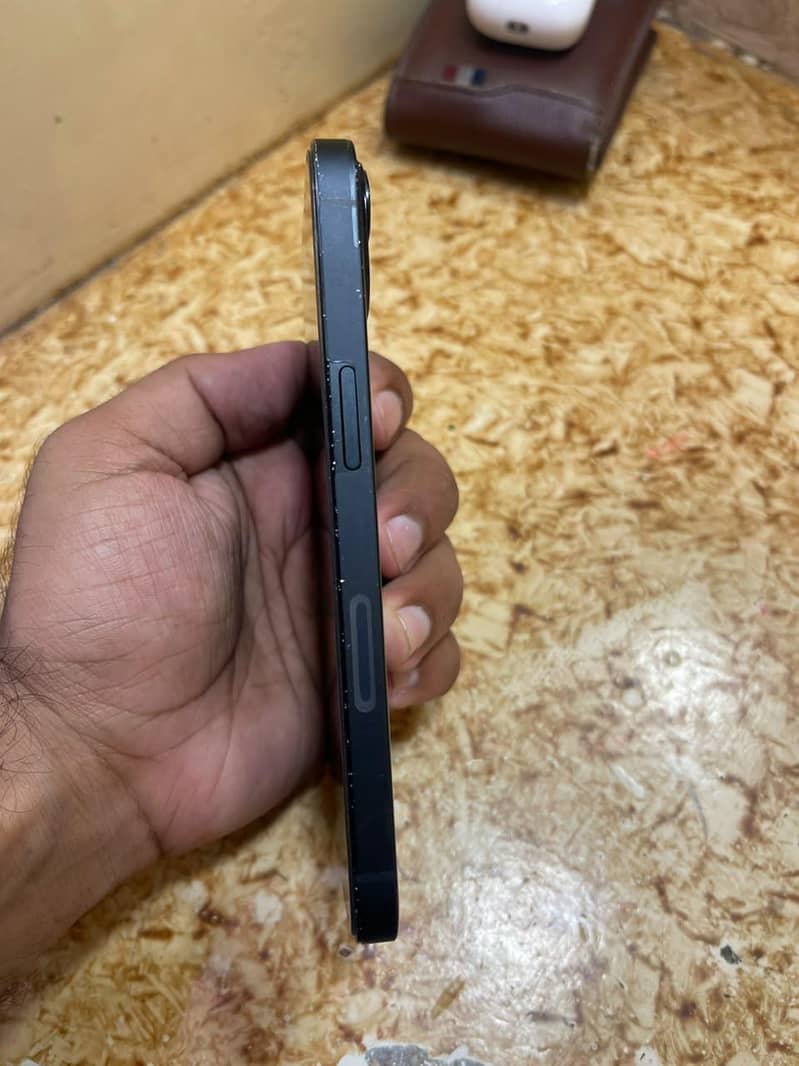 Apple iPhone 13 2
