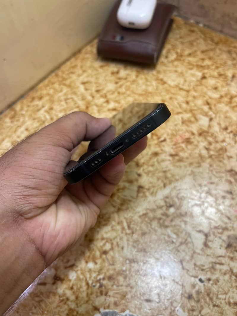 Apple iPhone 13 5