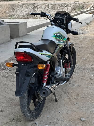CB 125 F
