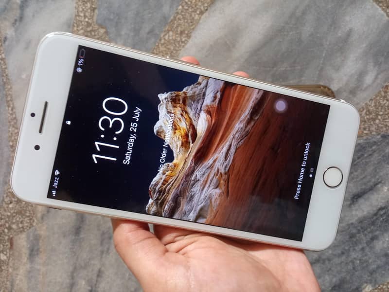 Apple iPhone 7 Plus 0