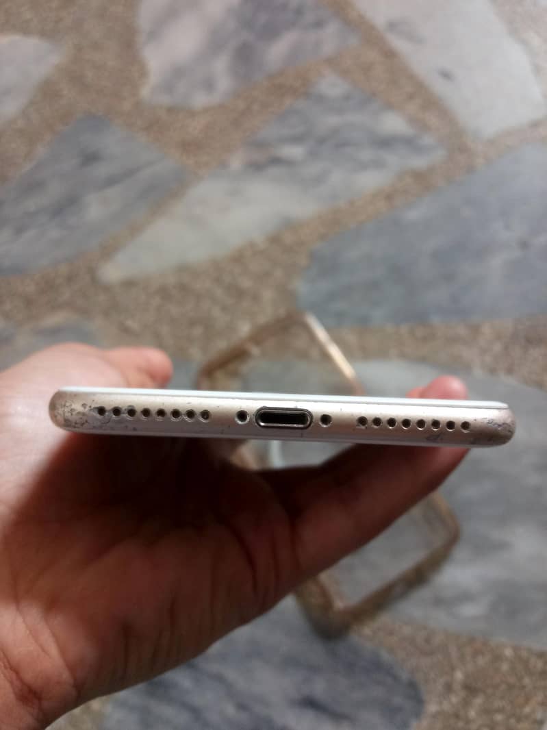Apple iPhone 7 Plus 6