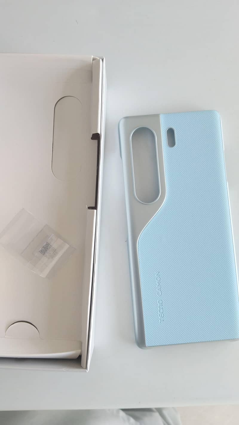 Tecno CAMON 40 Pro 1