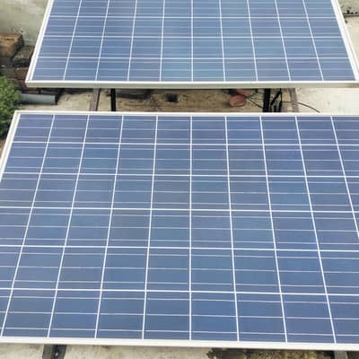 2 Solar panels 330W Q cell with stand