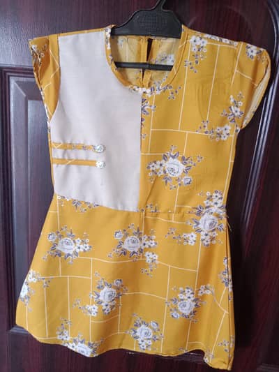 hand made baby girls frocks available size 3 to 6 years