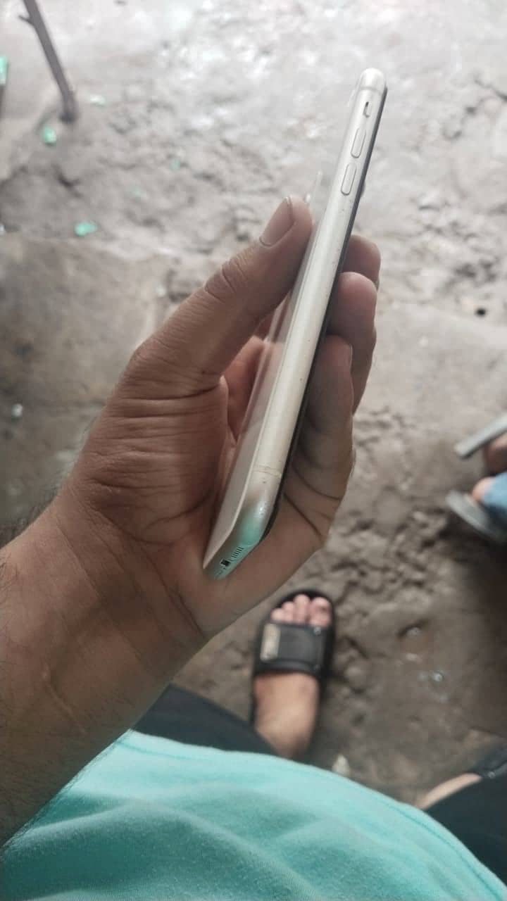 Apple iPhone 11 3
