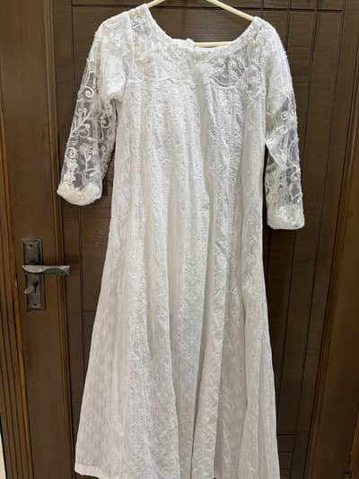 White Embroidered Ladies Dress – Elegant & Excellent Condition/Branded