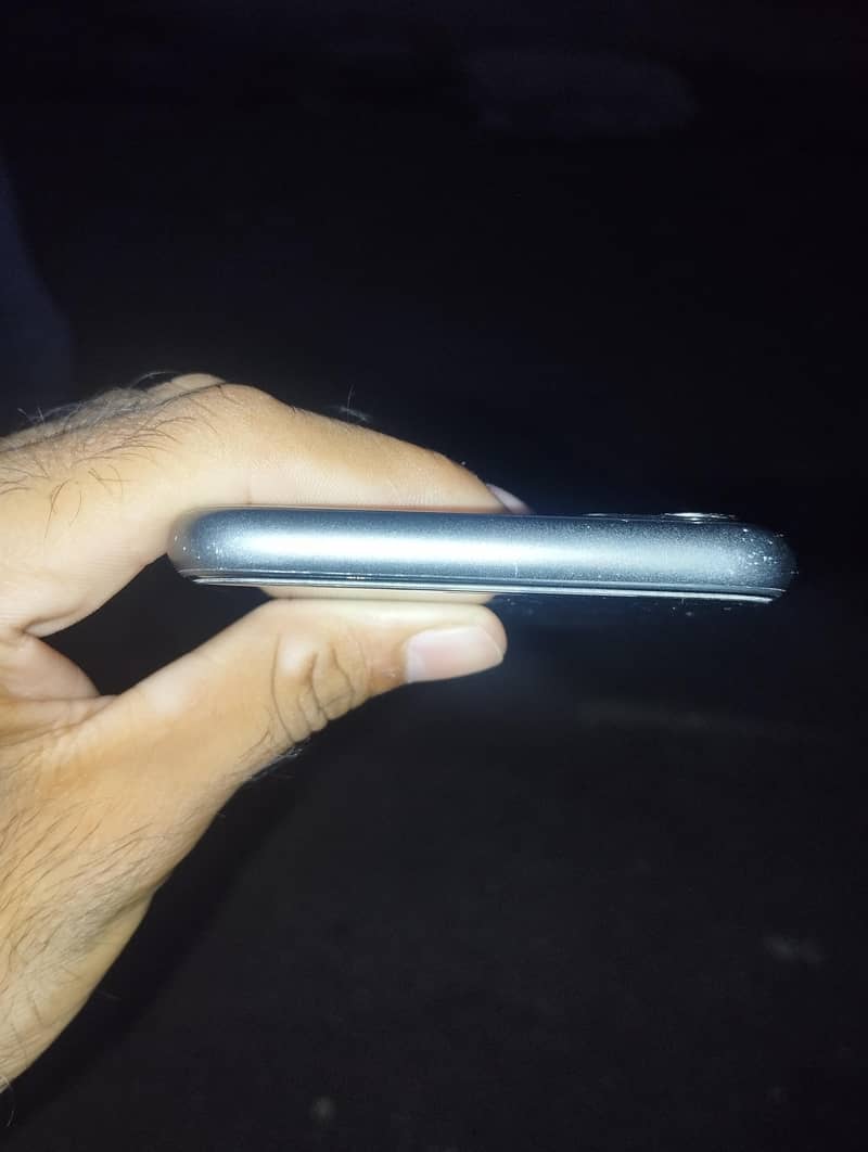 Apple iPhone 11 3