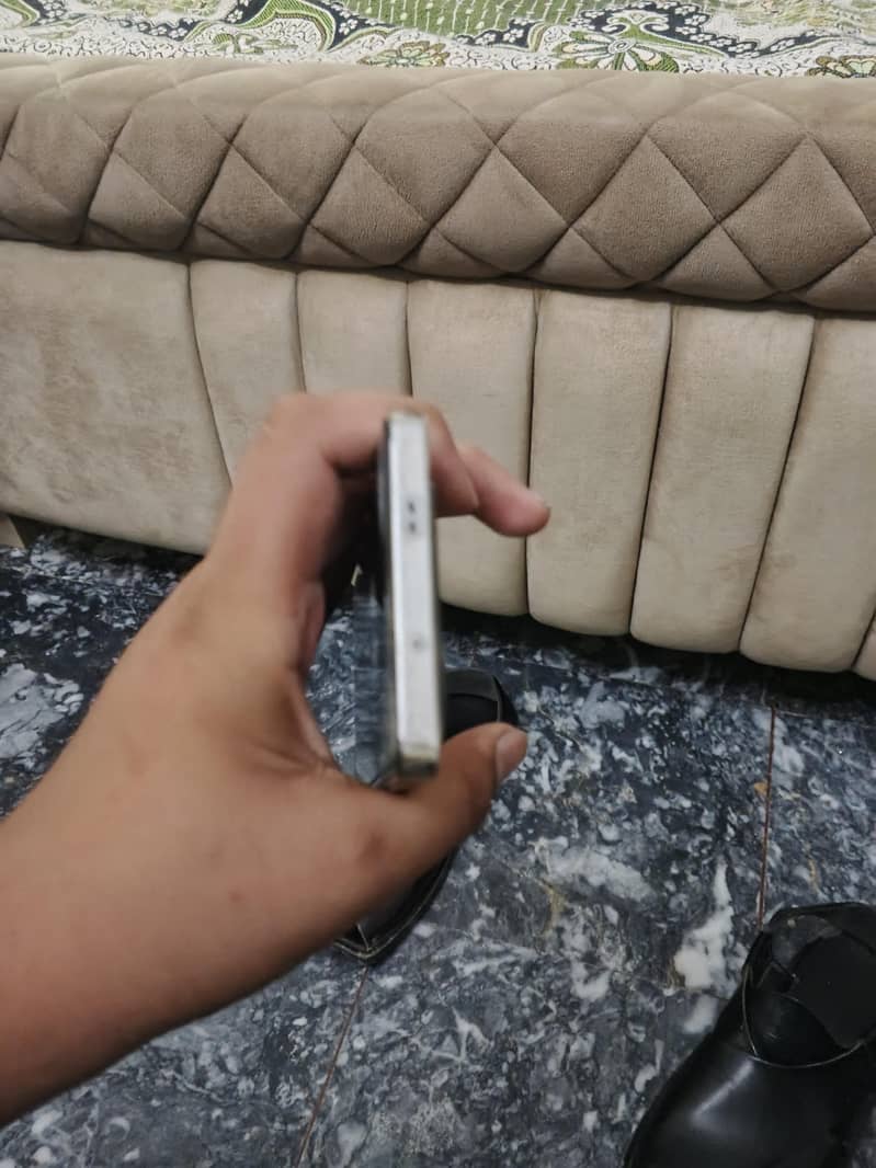 Infinix Note 40 4