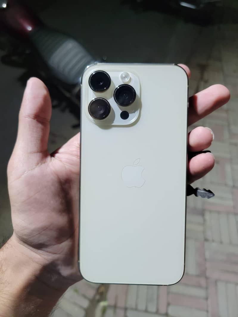 Apple iPhone 14 Pro Max 0