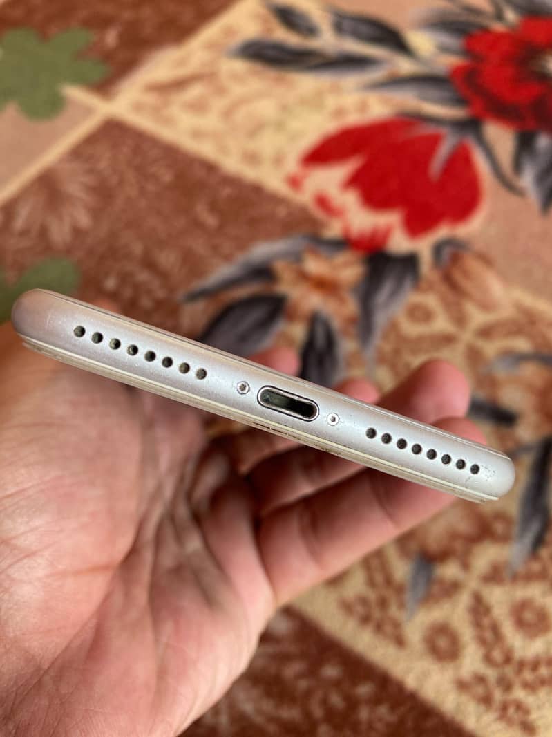 Apple iPhone 8 Plus 1