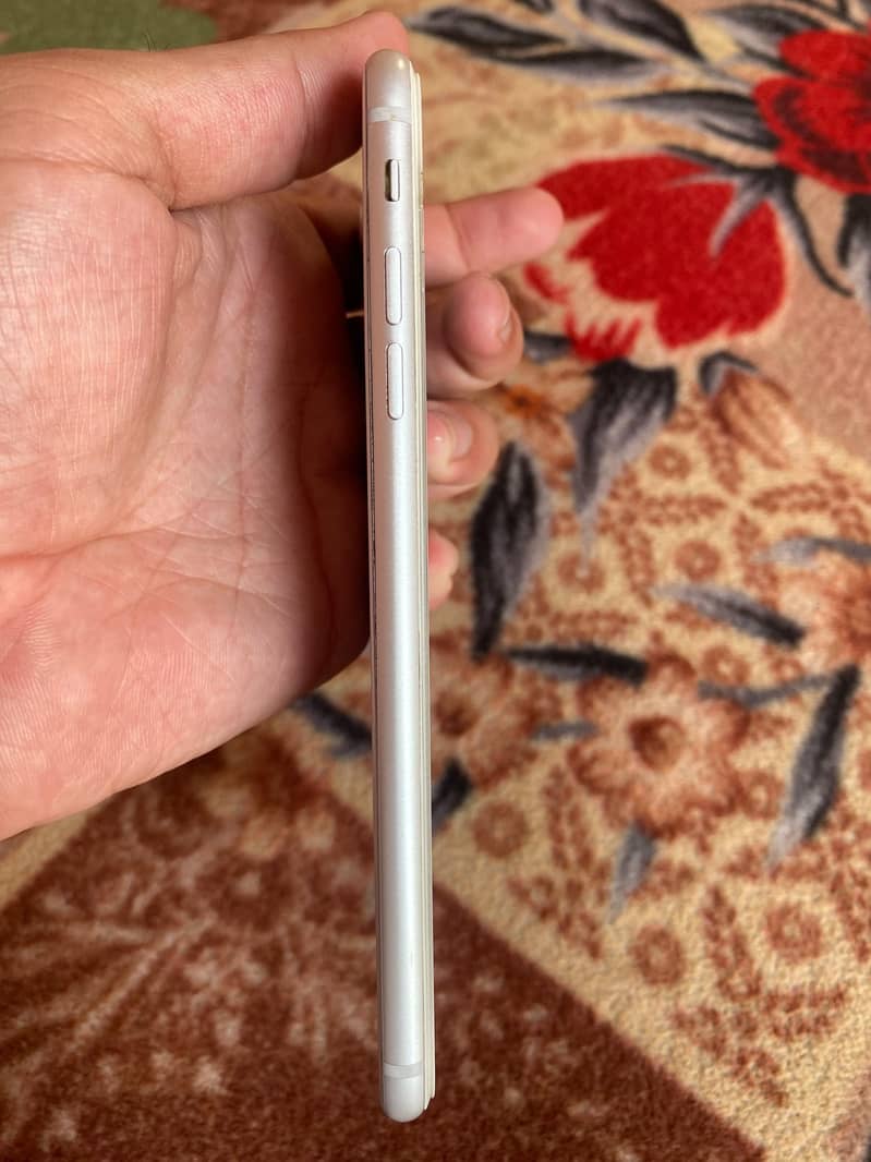 Apple iPhone 8 Plus 4