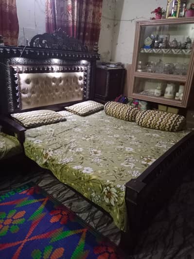 Bed with 2 side tables
