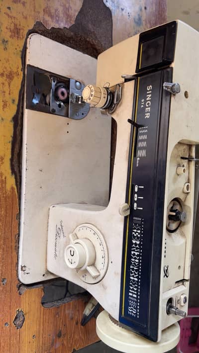 Singer discmstic stitching and embroidery machine