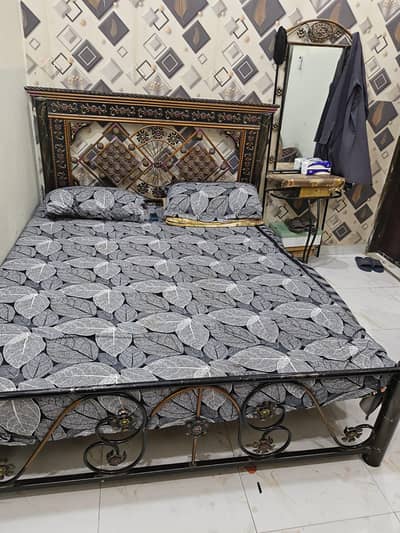 iron bed 5 by 6 feet