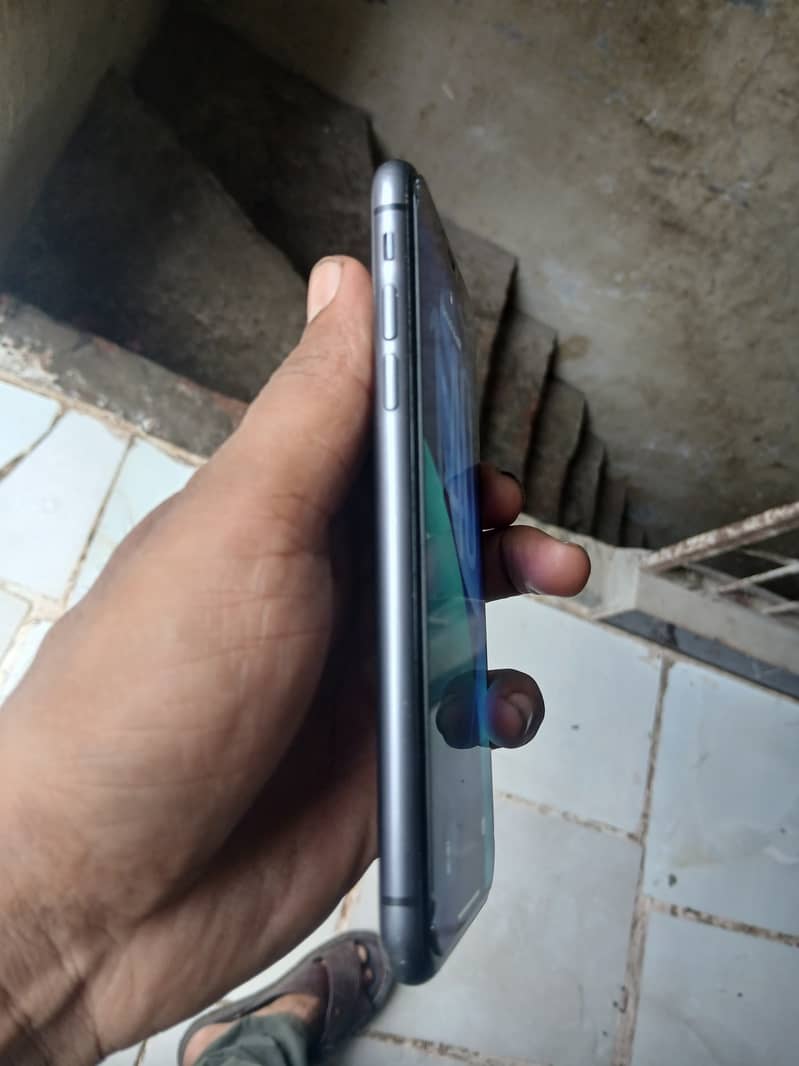 Apple iPhone 11 0