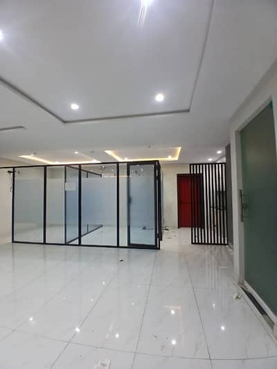 8 marla commercial hall 1st floor For rent