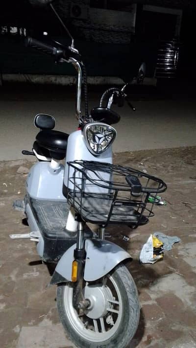 BEST SCOTY BRAND NEW CONDITION ONLY FEW MONTH USED JUST BUY AND DRIVE