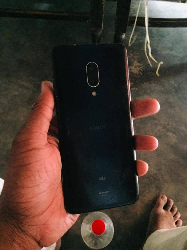 Sharp Aquos Zero 2 1