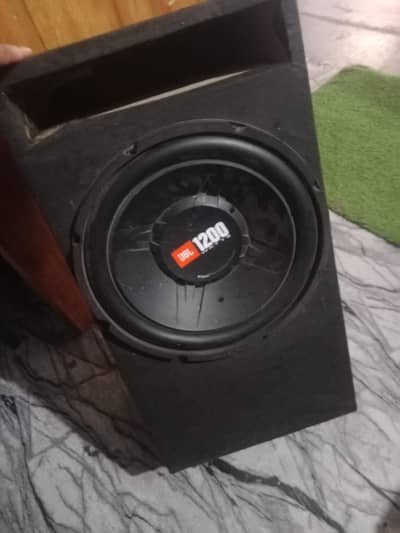 4 channel amp and JBL woofer for sale