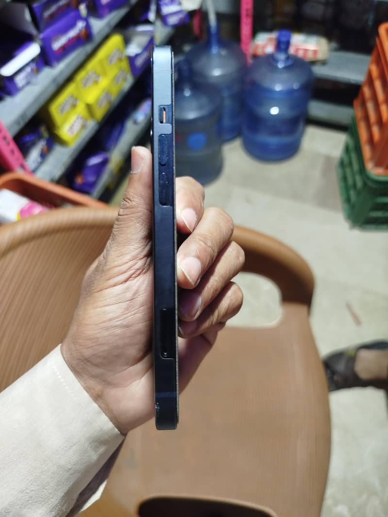Apple iPhone 13 2