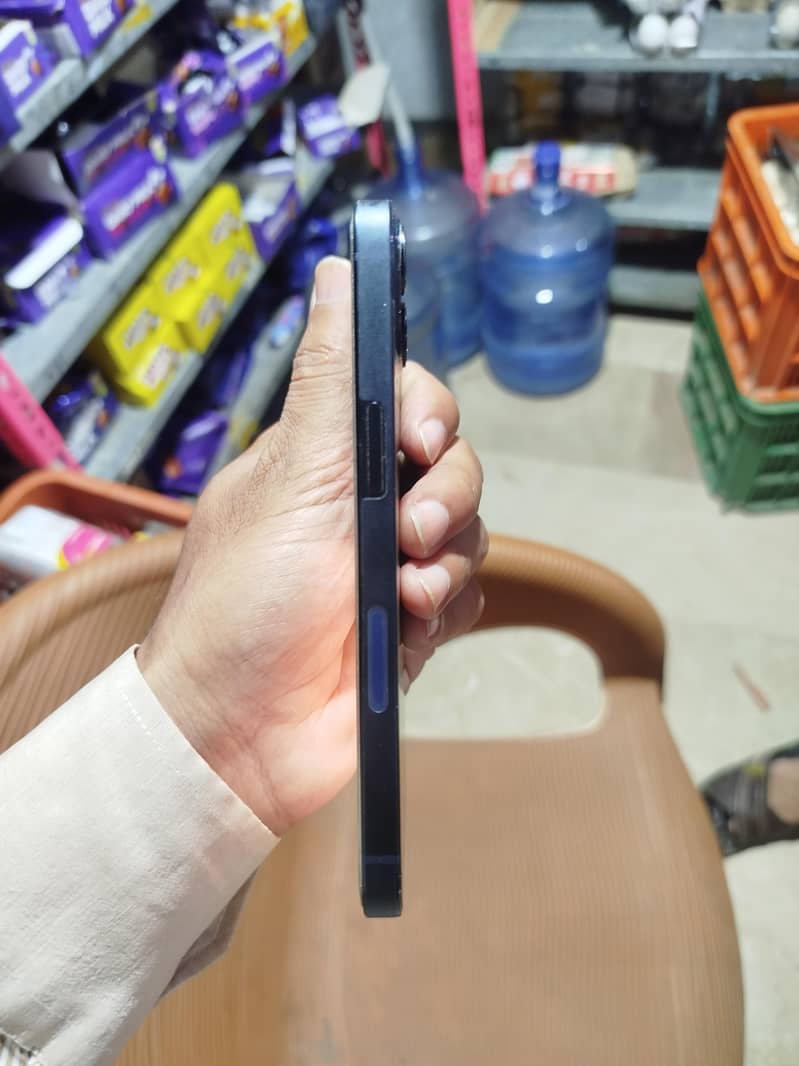 Apple iPhone 13 3