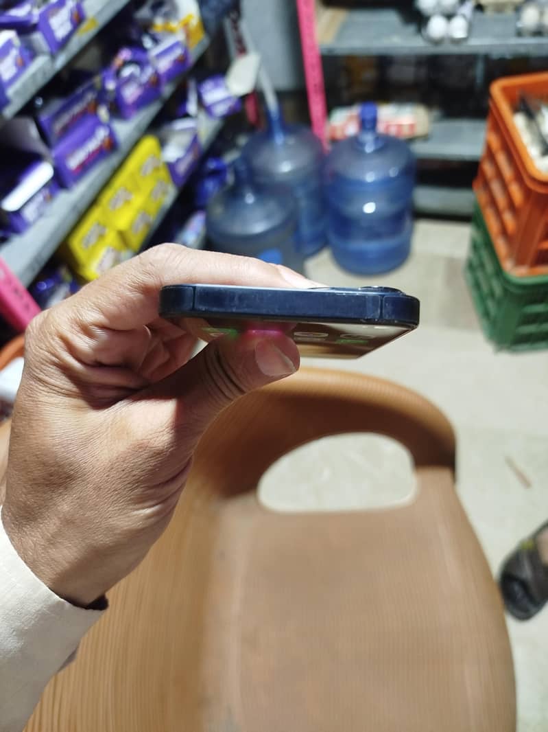 Apple iPhone 13 4