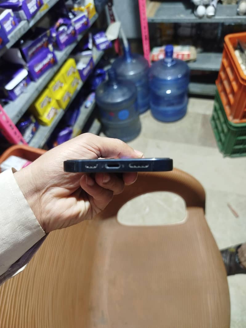 Apple iPhone 13 5