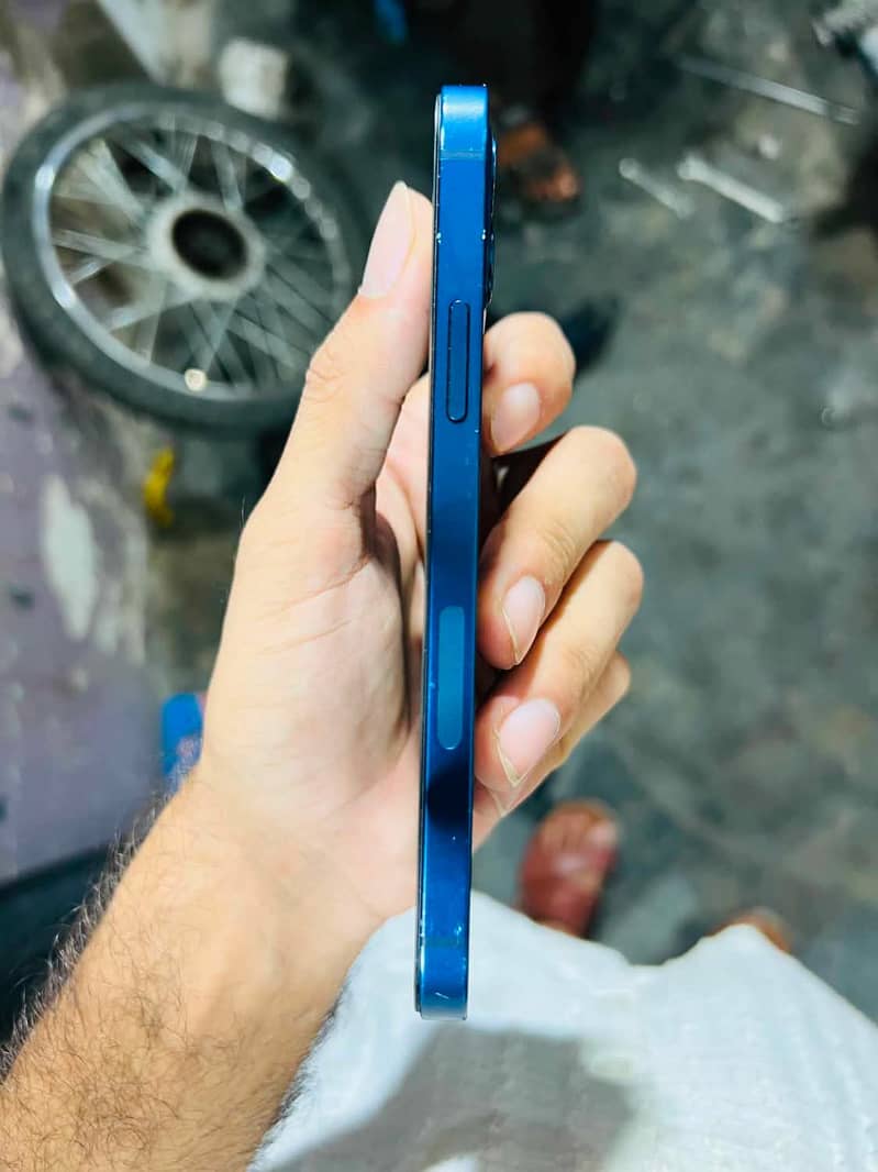 Apple iPhone 12 3