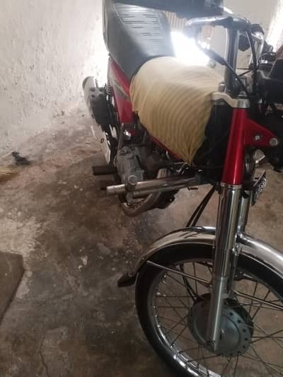 one hand use good condition no work original comdation
