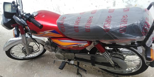 hi speed 2025 model only 8500 km running 1st owner