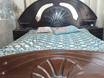 1 Bed with Metros with saide table
