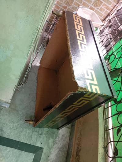 table for sale nichay se do taraf se damage ha