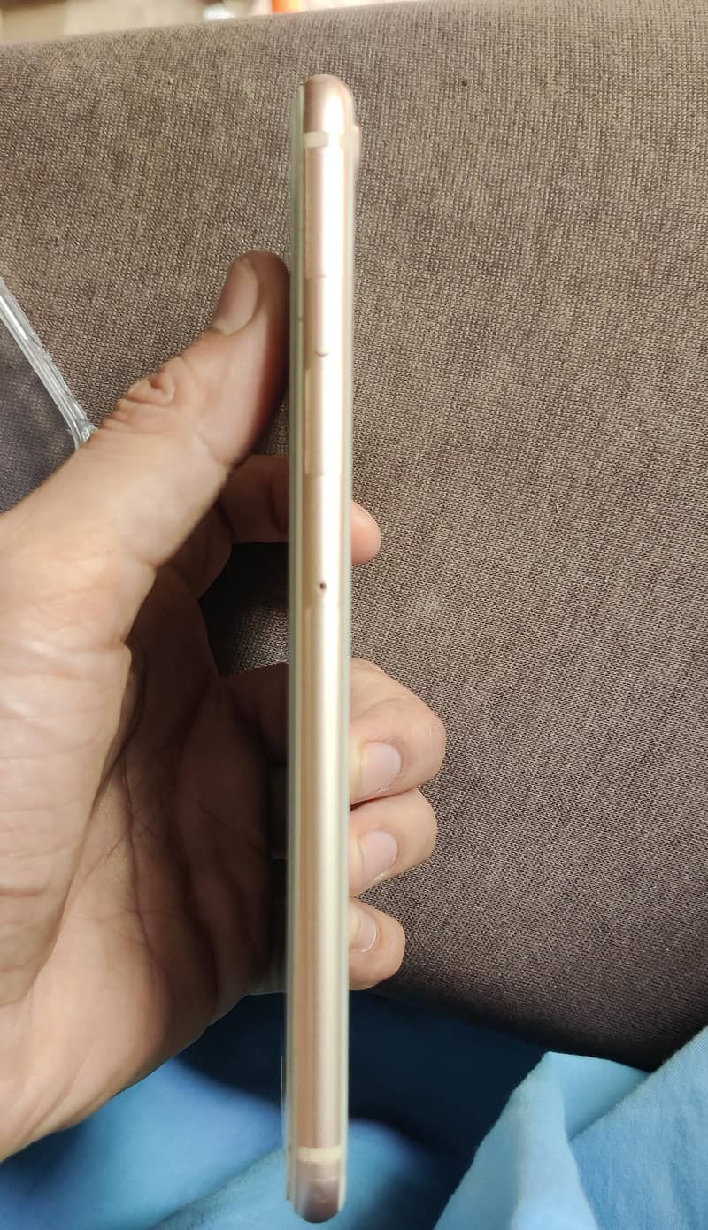 Apple iPhone 8 Plus 4