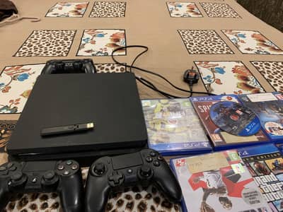 PlayStation 4 with 7 Games good condition